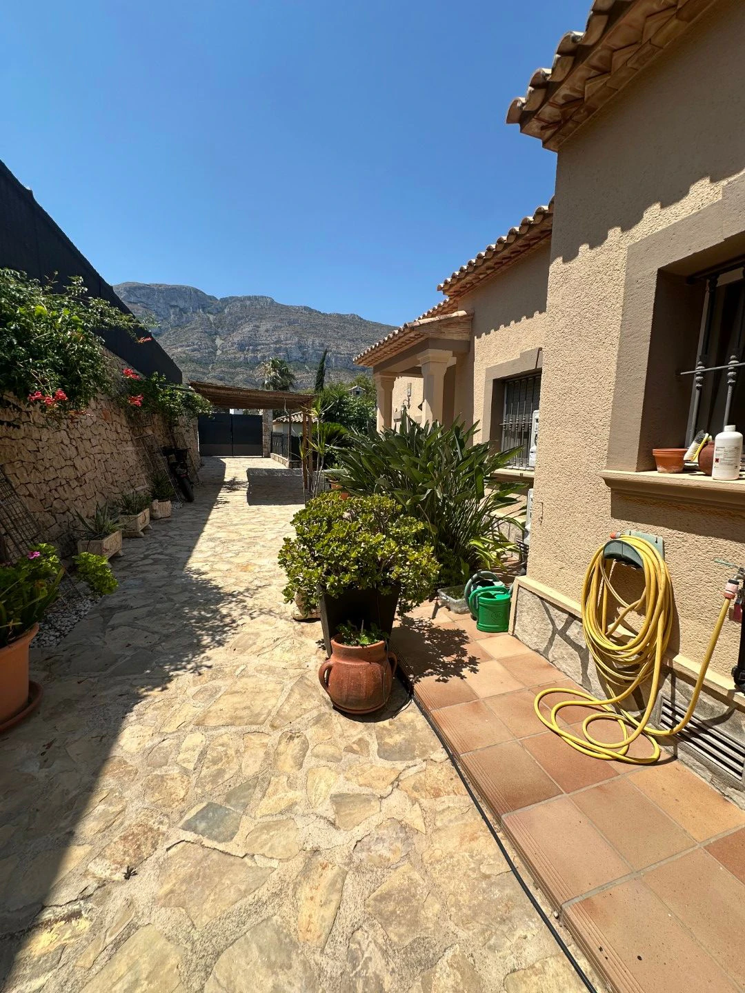 Chalet for Sale in Dénia with Sea and Mountain Views
