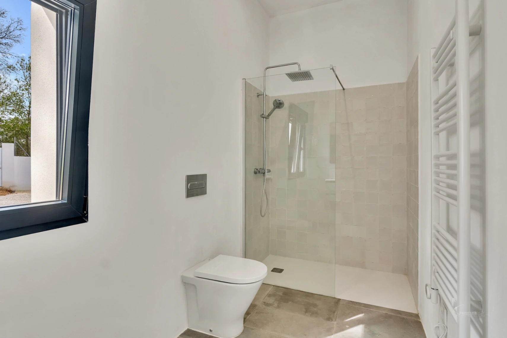 Beautiful Andalusian style finca built on a large plot