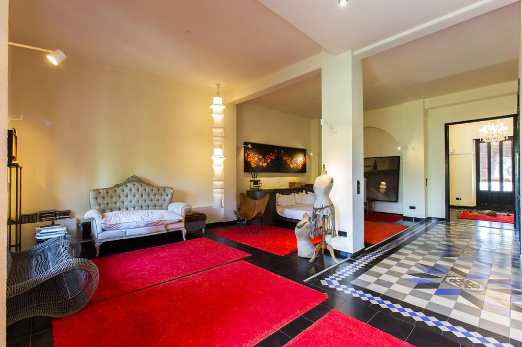 Two-storey town house with extensive interior patio, Dénia