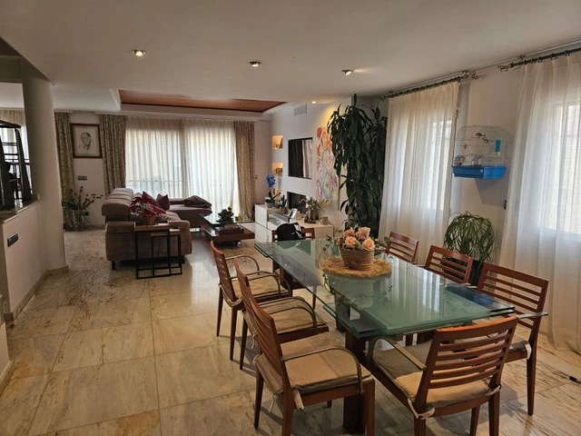 Prachtig herenhuis met uitzicht op zee te koop in de haven van Javea