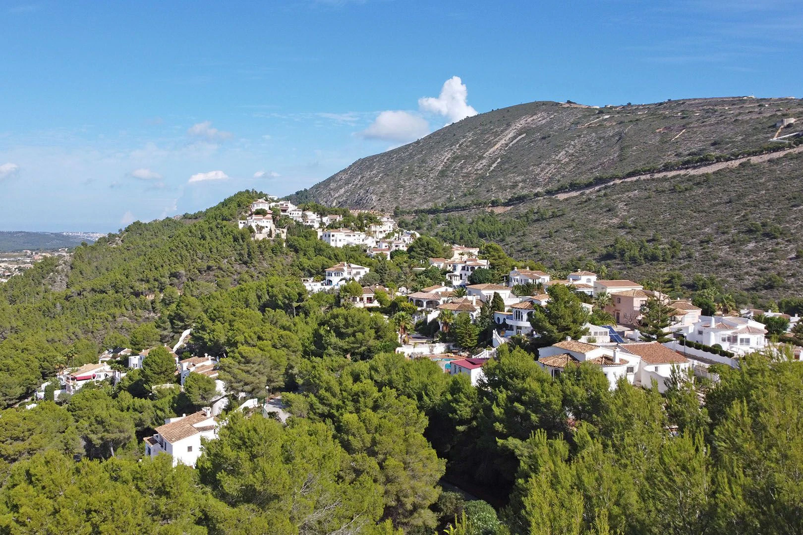 Parcela doble con vistas panorámicas en venta en Moraira