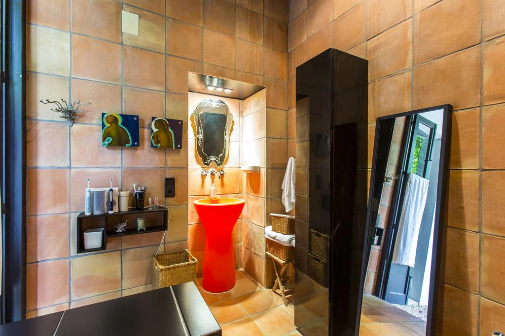 Two-storey town house with extensive interior patio, Dénia