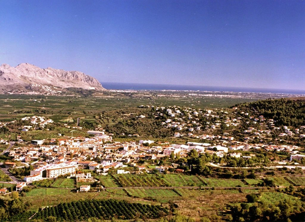 Parcela de 1.000 m2 en Orba dentro del pueblo