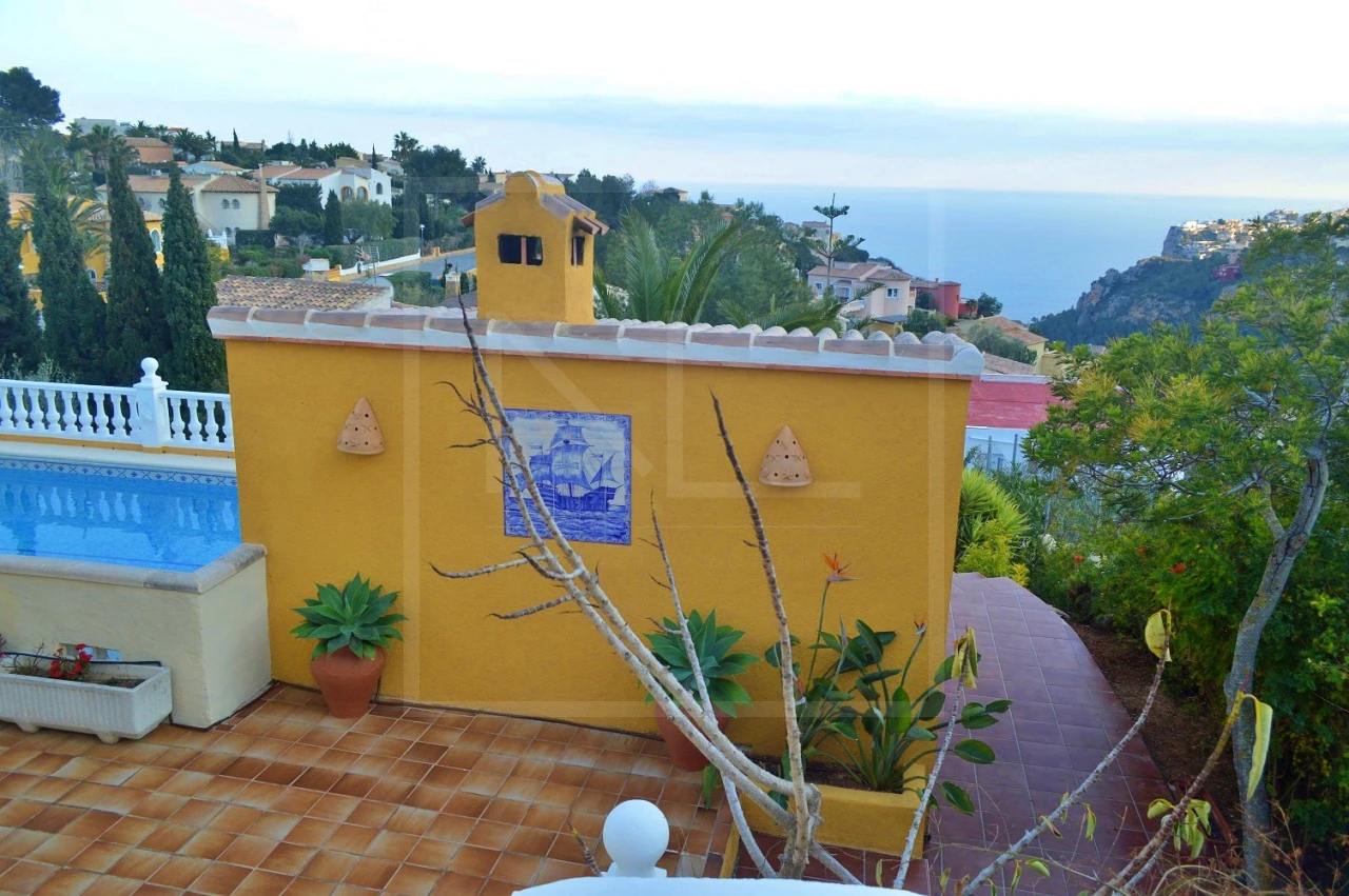 5 bedroom, 3 bathroom villa For Sale in Benitachell