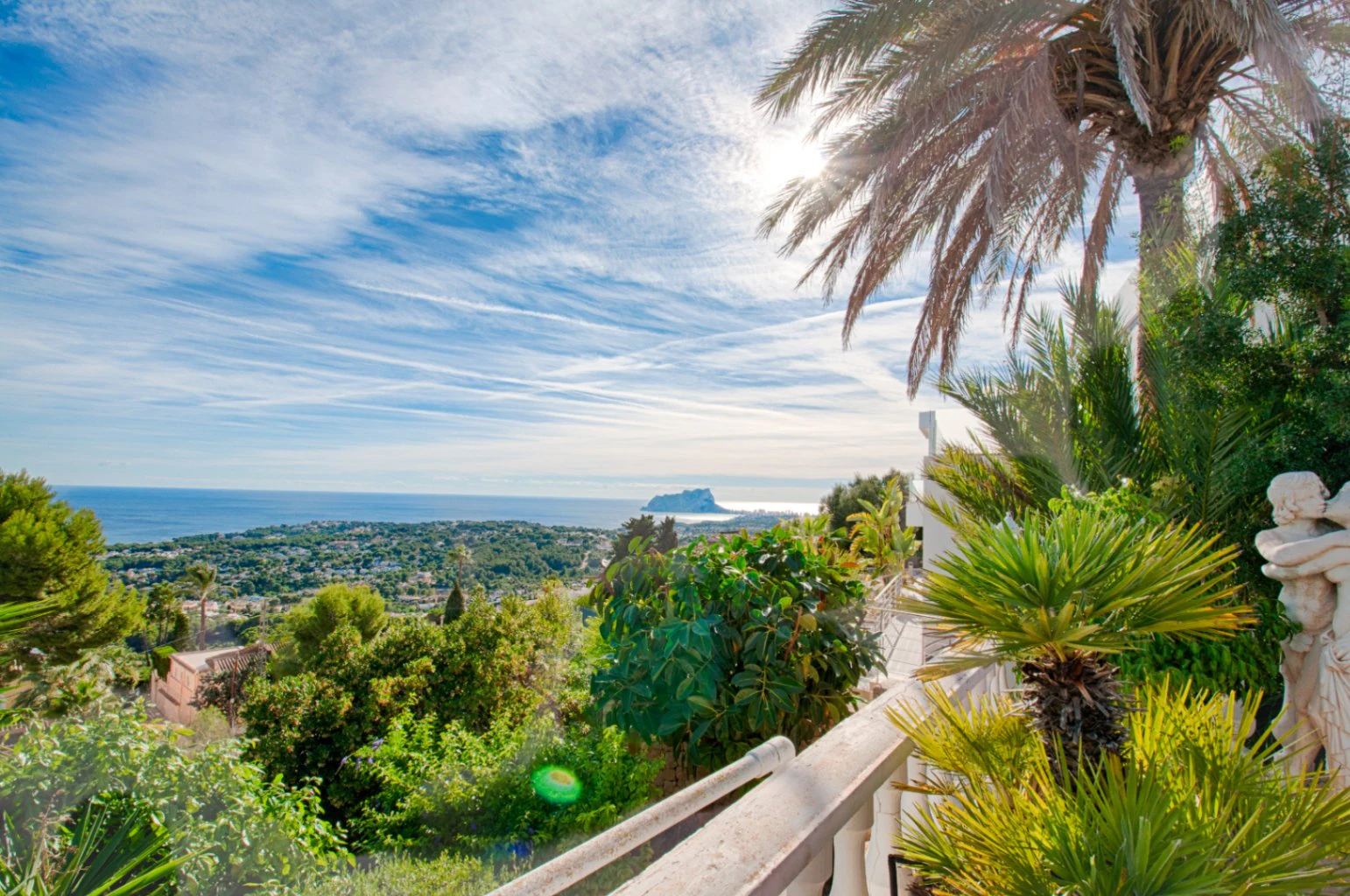 Es probablemente una de las mejores vistas al mar de Moraira.