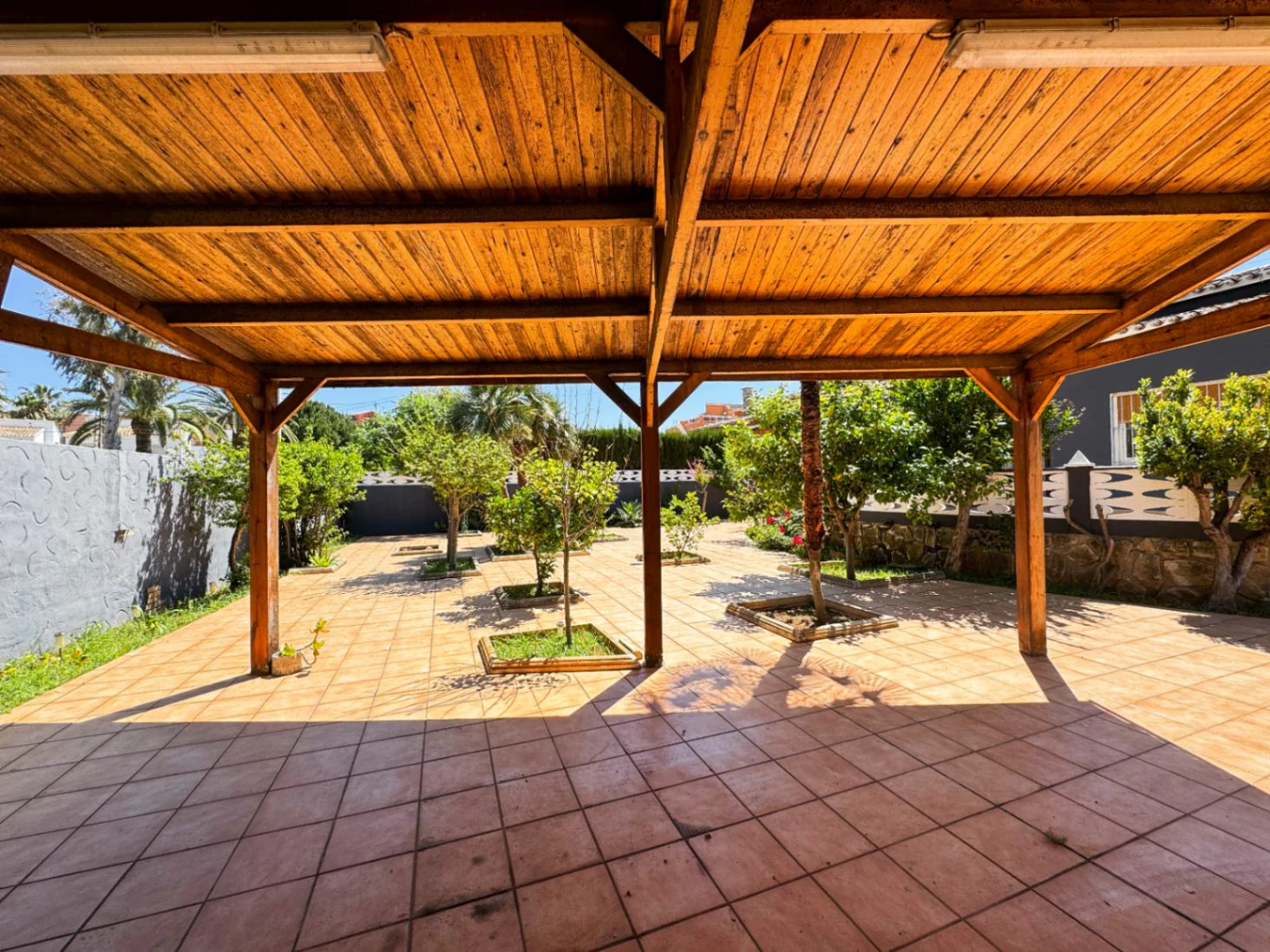 Independent chalet with large plot and private pool in Las Marinas - Dénia