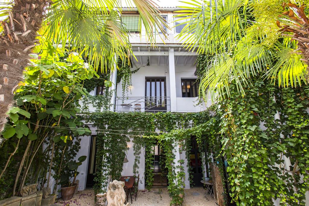 Two-storey town house with extensive interior patio, Dénia
