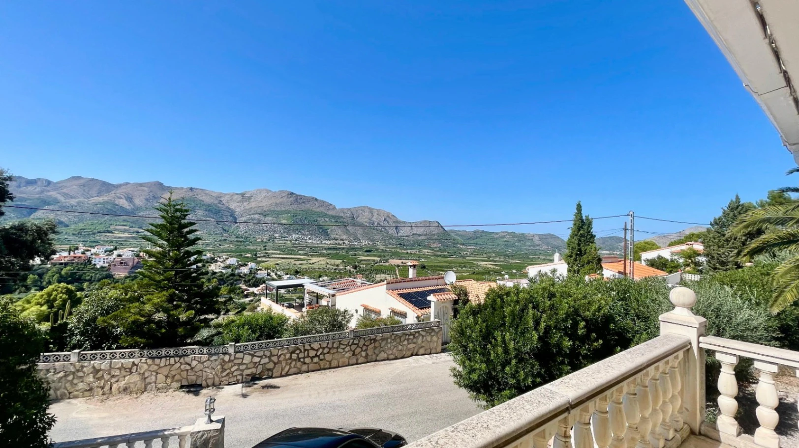 Villa for sale in Orba: Panoramic views, separate guest apartment