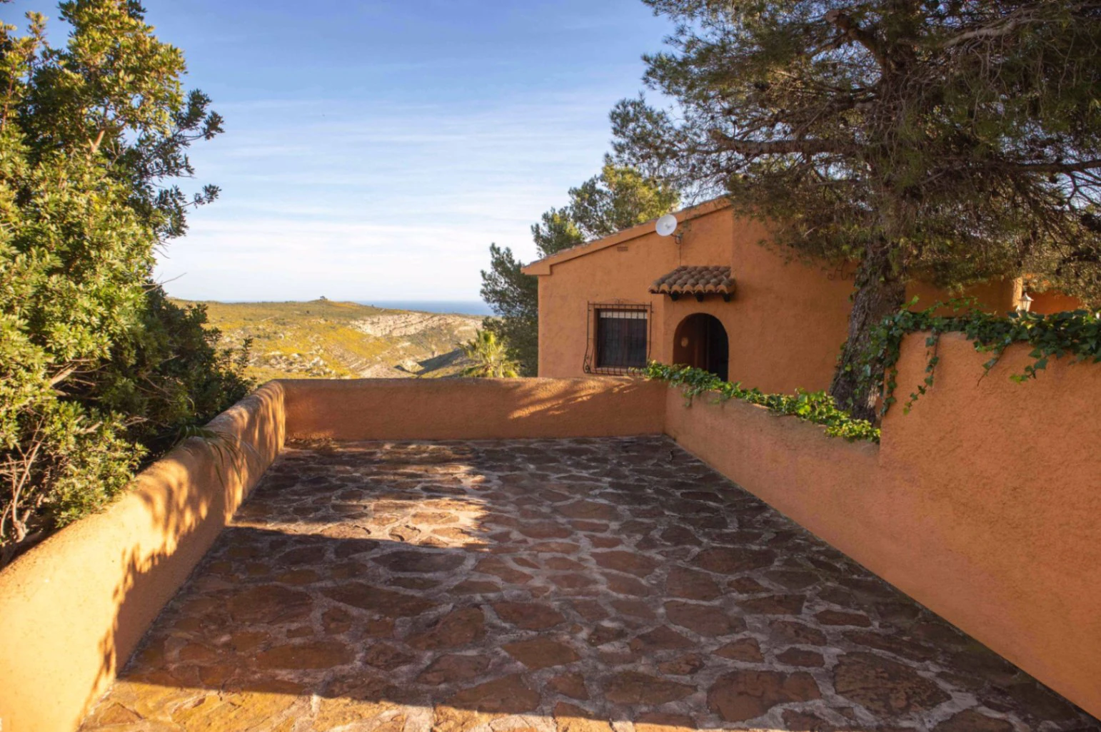 Cumbre del Sol villa with private pool and sea views