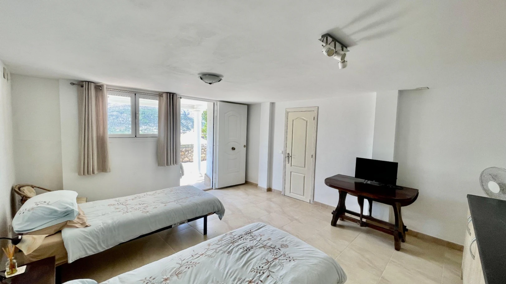 Villa for sale in Orba: Panoramic views, separate guest apartment