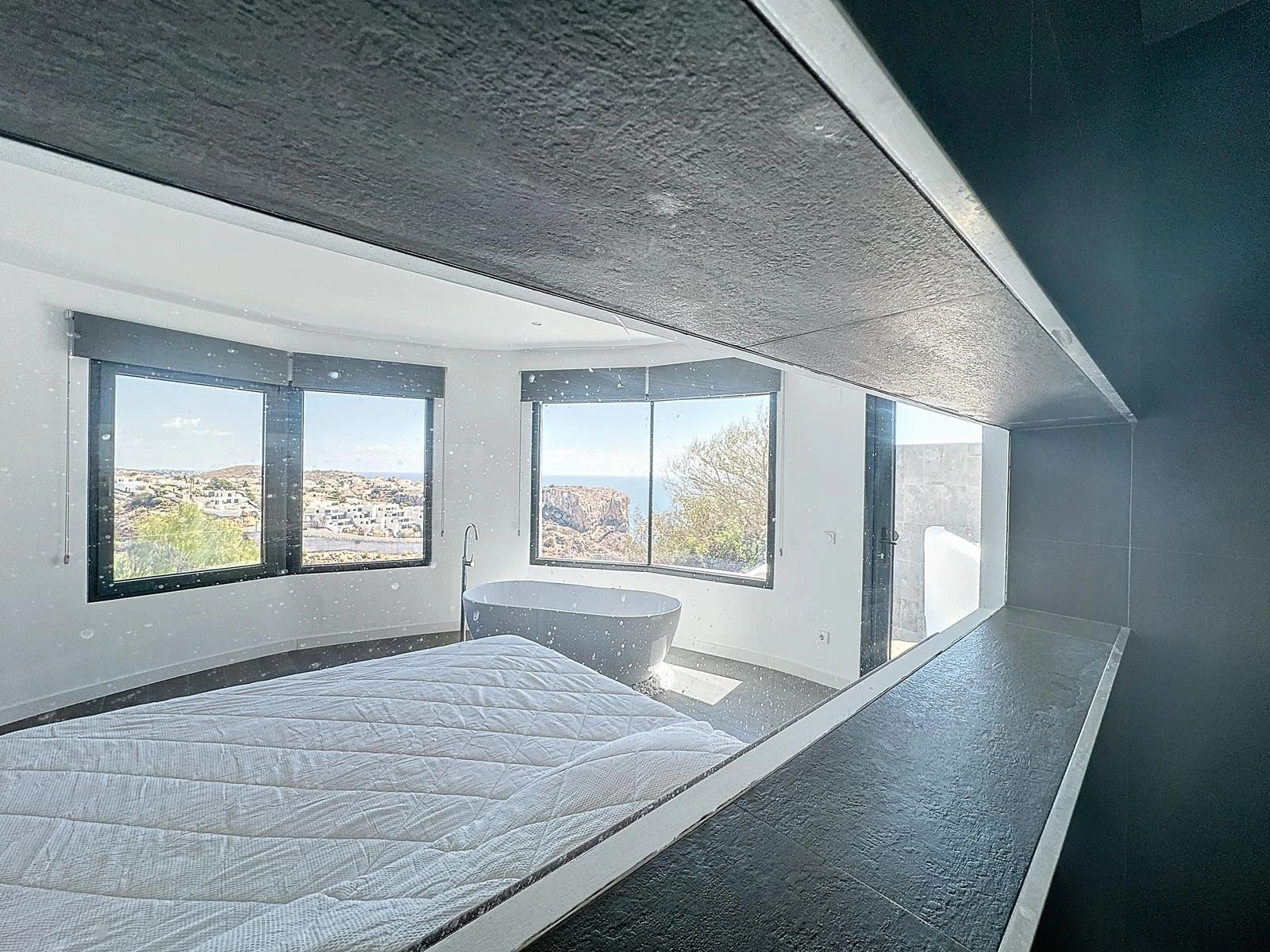 Cumbre del Sol Refurbished villa with sea views