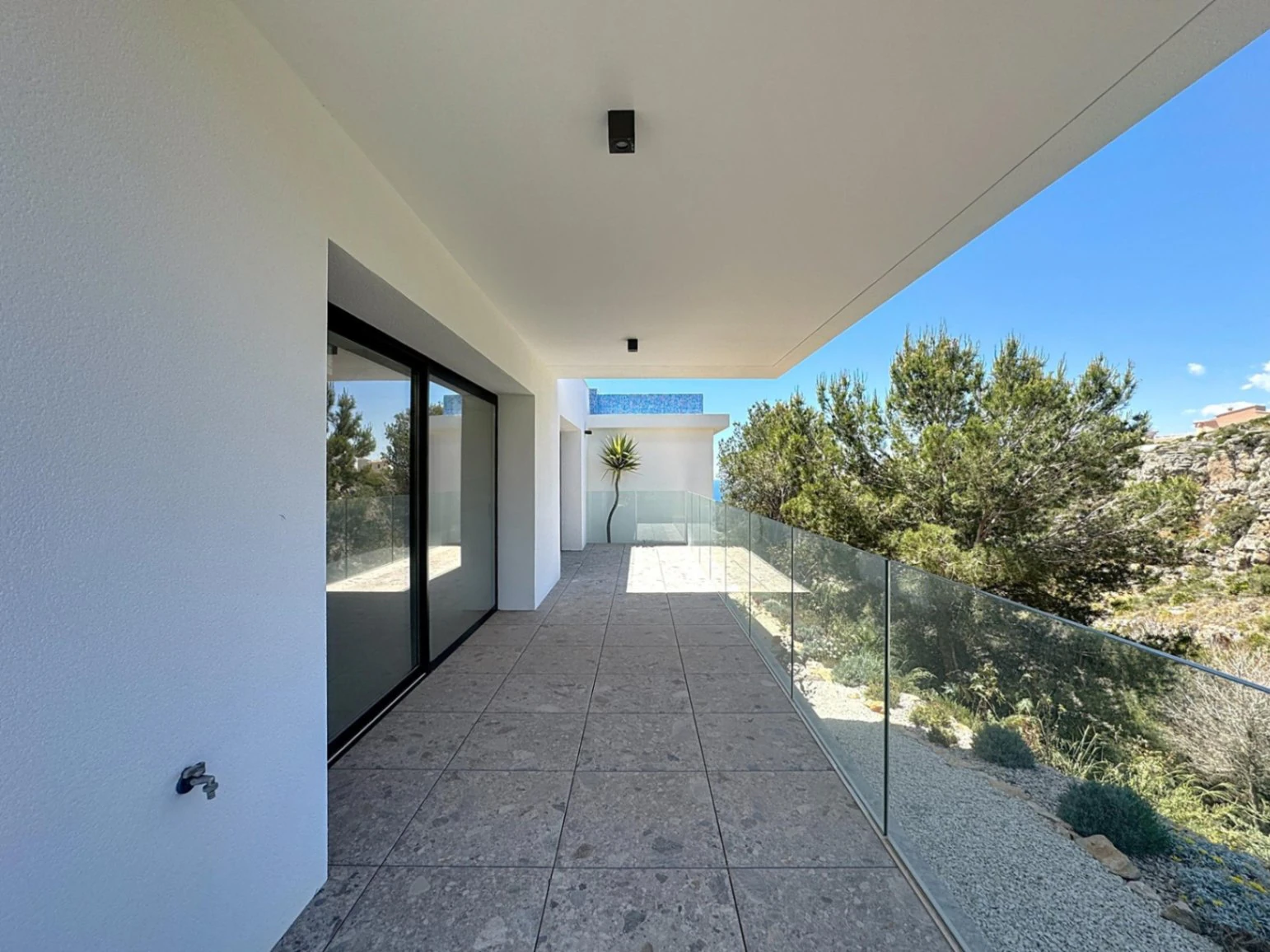 Moderne Villa in Cumbre del Sol mit Meerblick, neu zu beziehen