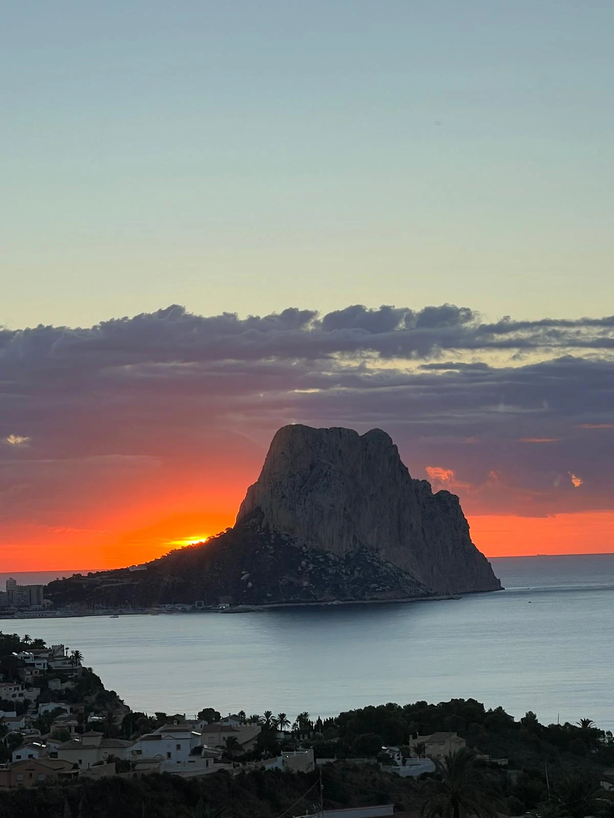 Villa Mediterránea en Maryvilla Calpe con Vistas al Mar, Piscina, Jacuzzi y Apartamento Independiente