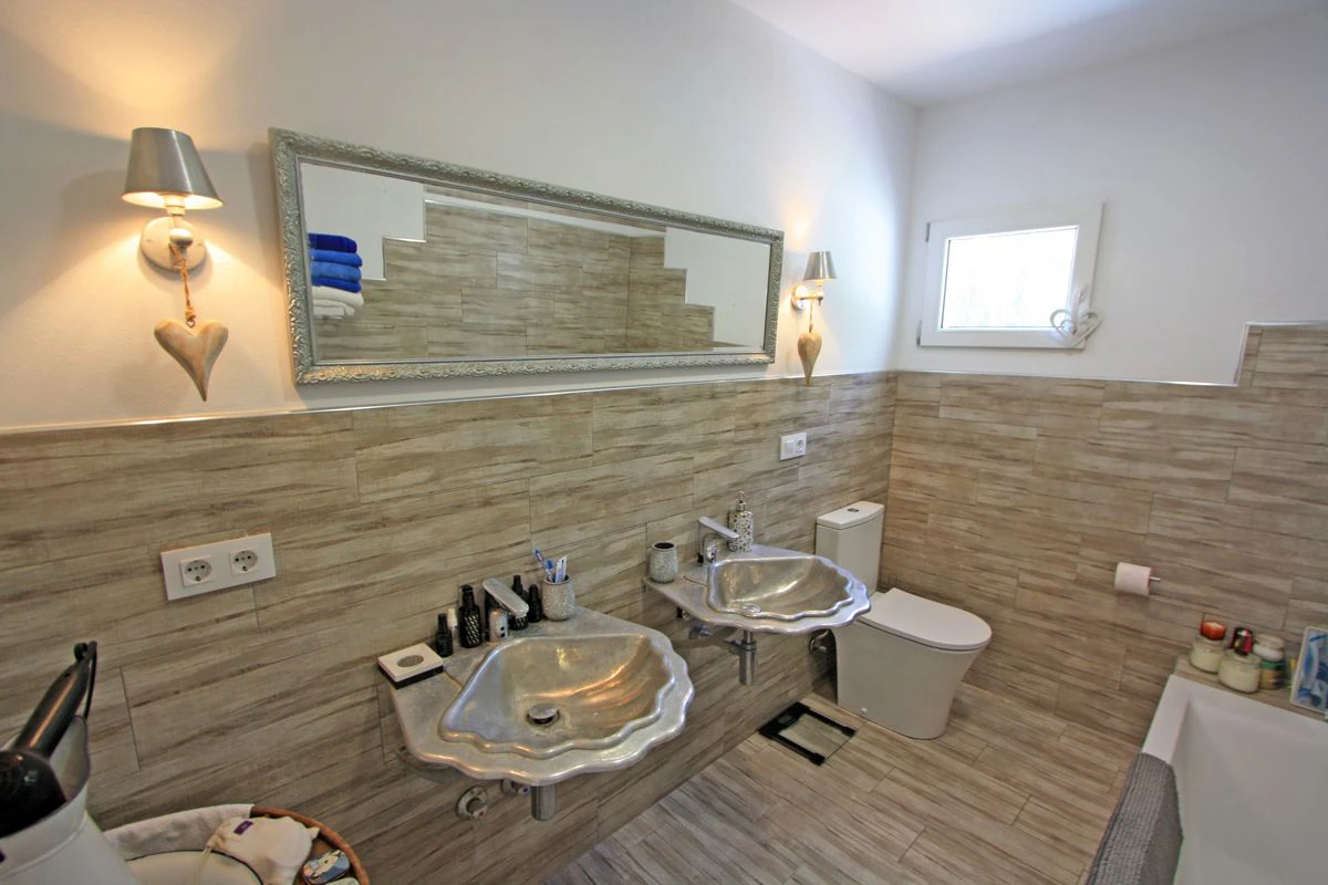 VILLA WITH OPEN VIEWS IN DÉNIA