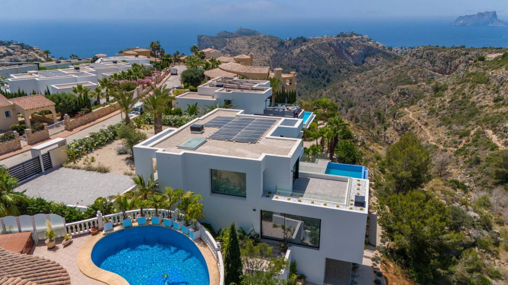 Moderne Villa in Cumbre del Sol mit Meerblick, neu zu beziehen