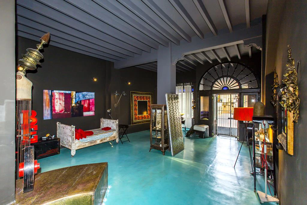 Two-storey town house with extensive interior patio, Dénia
