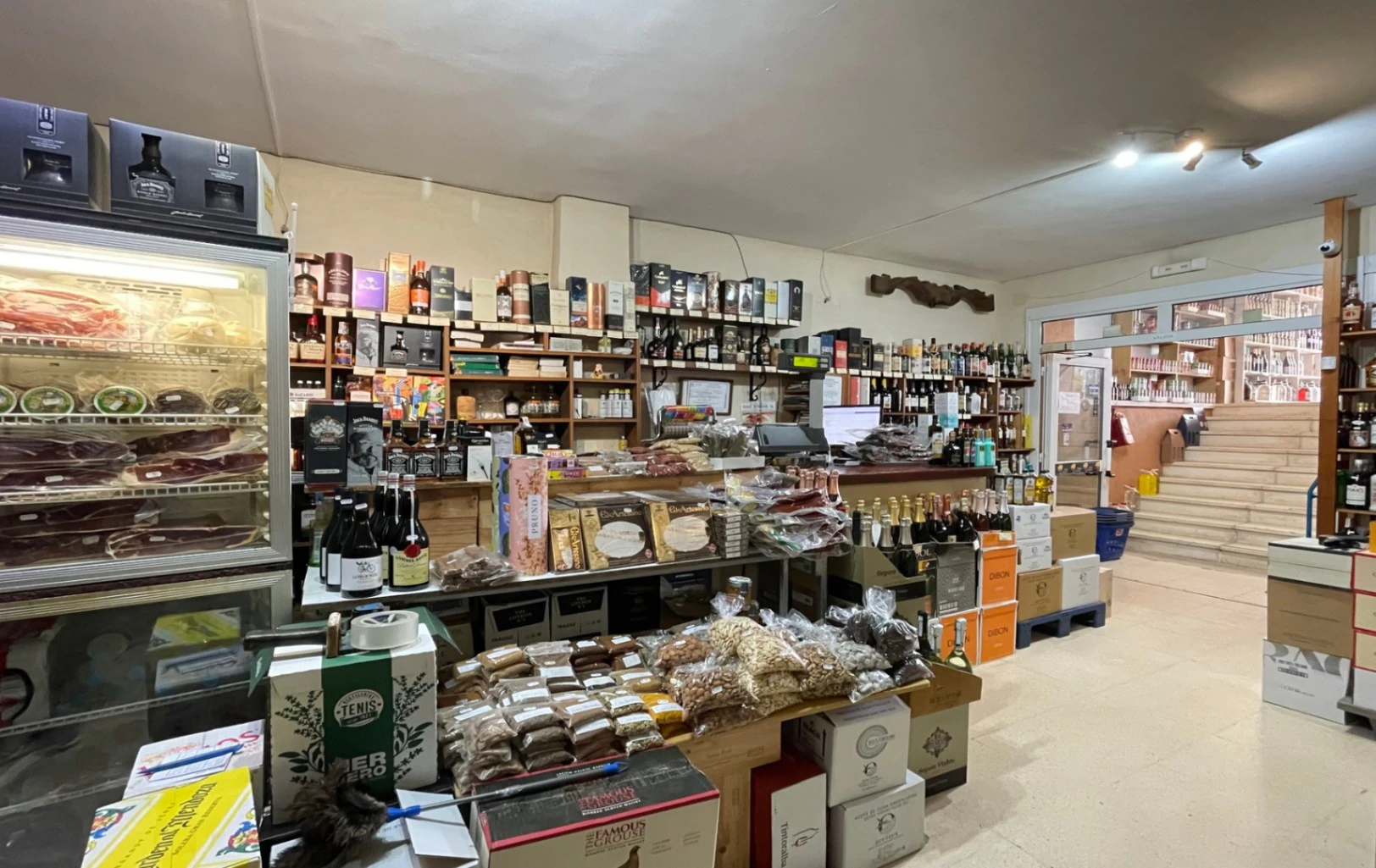 Gewerbeimmobilie in Moraira, komplett frei, ideal für Ihr Unternehmen