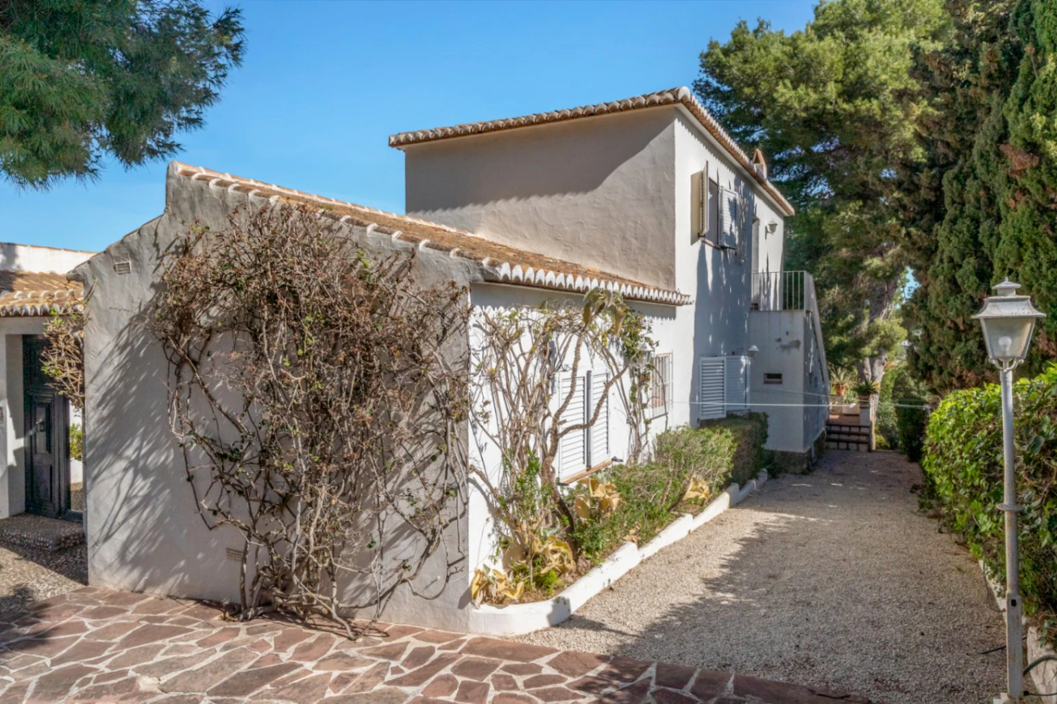 Stunning villa with amazing sea views in the El Tosalet urbanization.