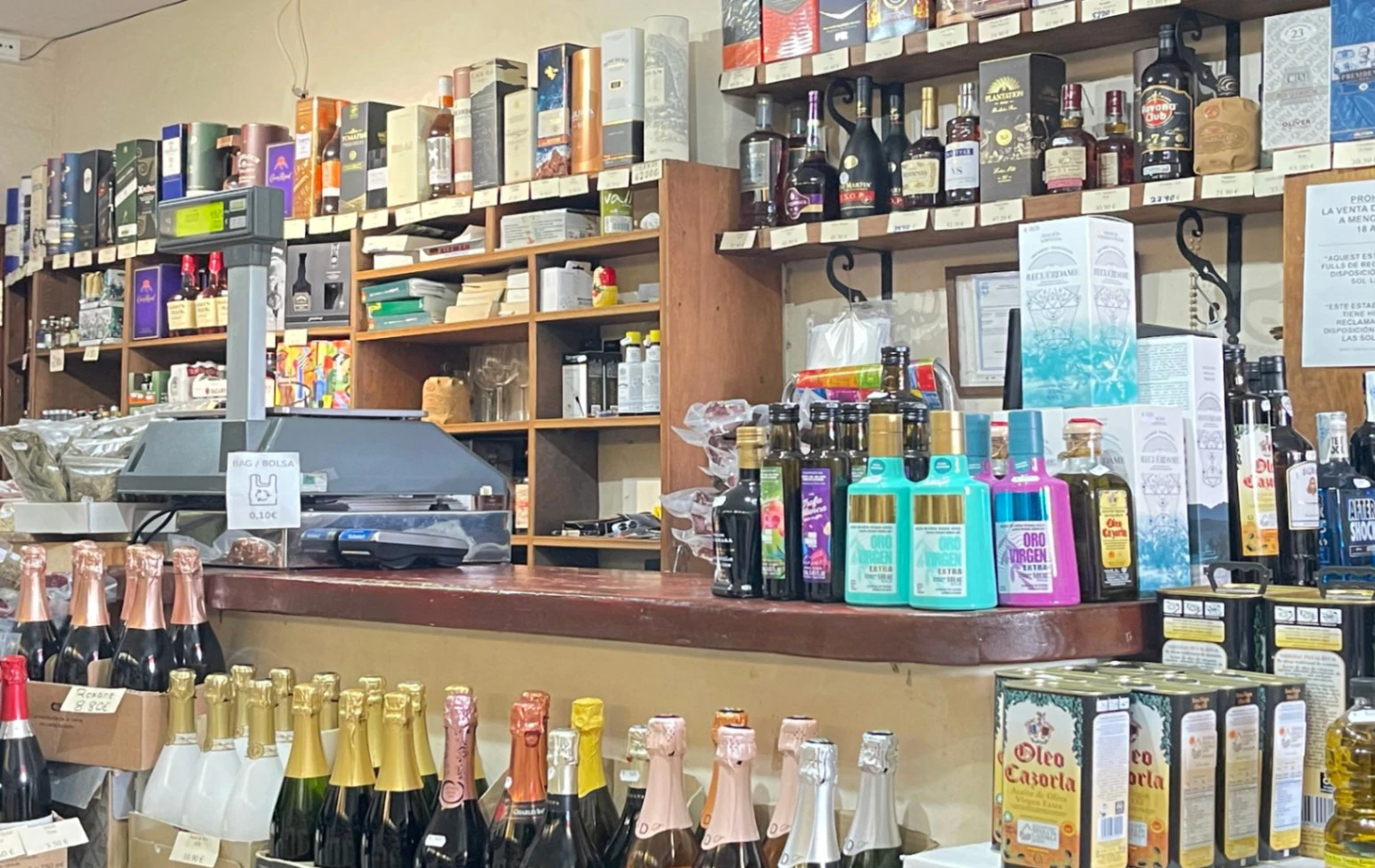 LOCAL COMERCIAL EN MORAIRA CON LICENCIAS DE VENTA DE ALIMENTACION Y BEBIDAS ALCOHÓLICAS