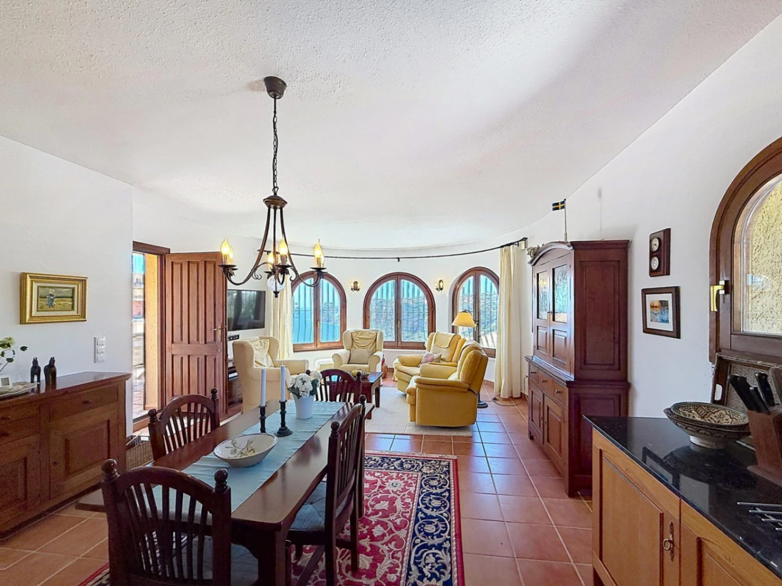 Cumbre del Sol villa with spectacular views of the sea and cliffs.