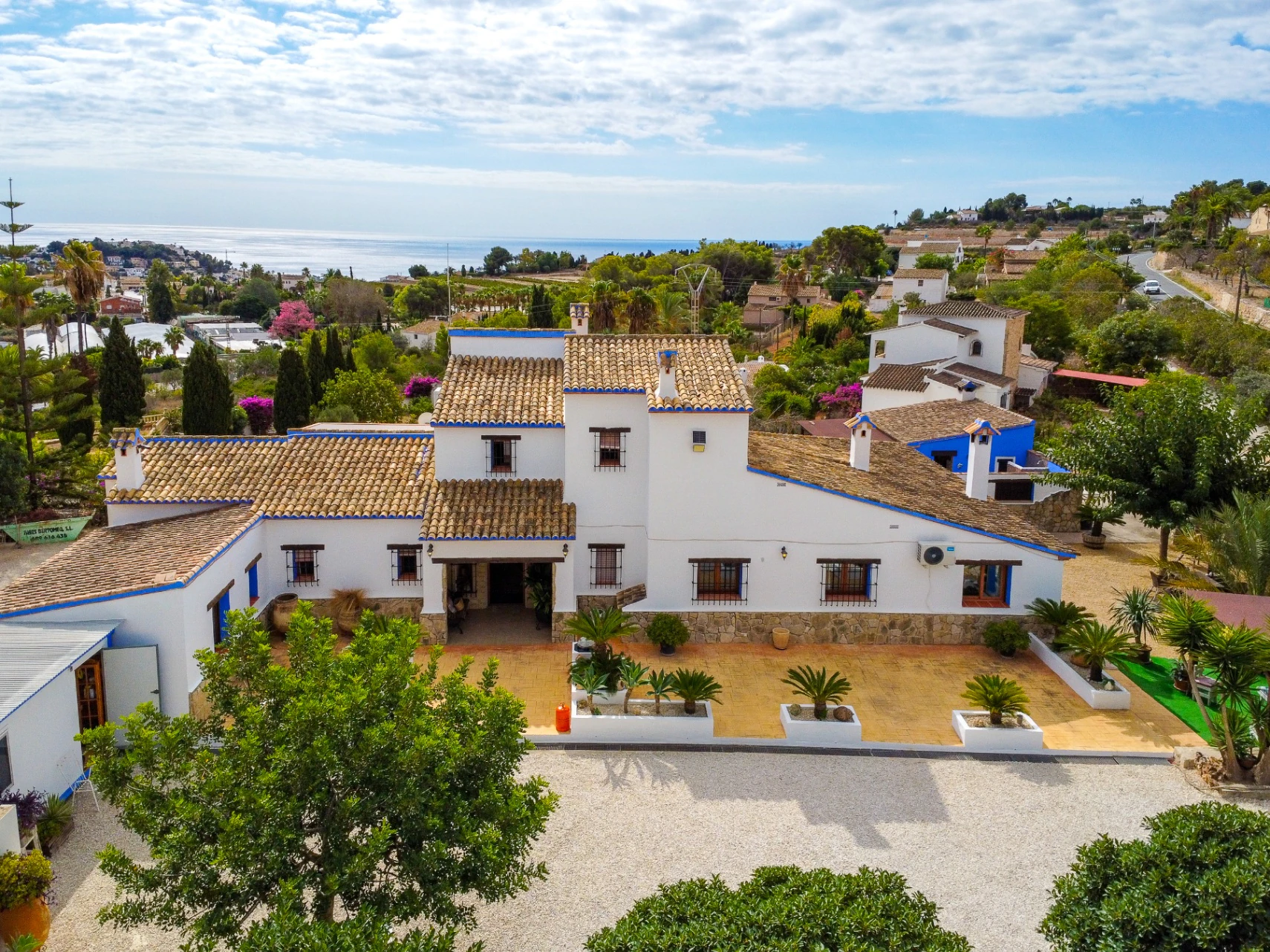 Finca à vendre à Benissa sur un grand terrain avec piscine et maison d'invités