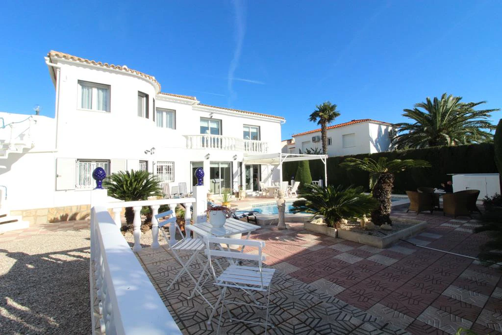 Villa a step away from the beach, Els Poblets