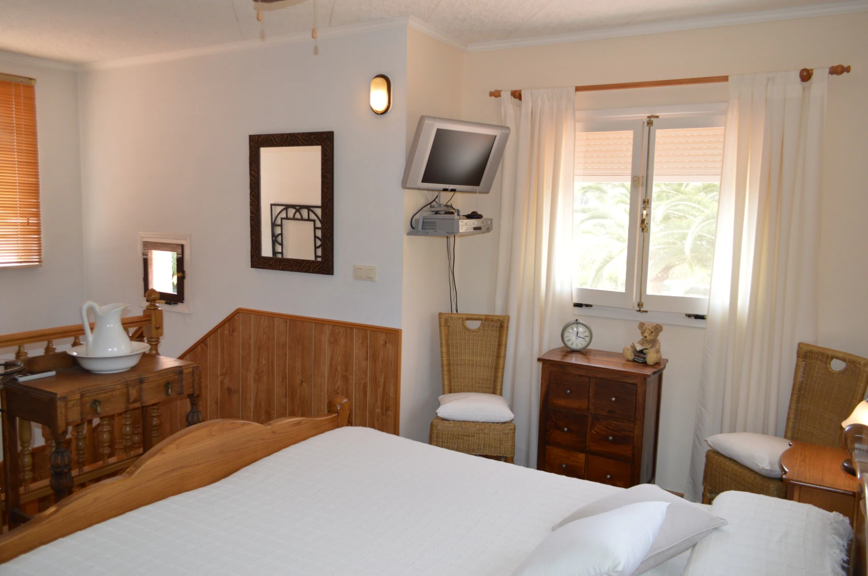 Villa for sale in Alcalali: Private, large south-facing plot, walking distance