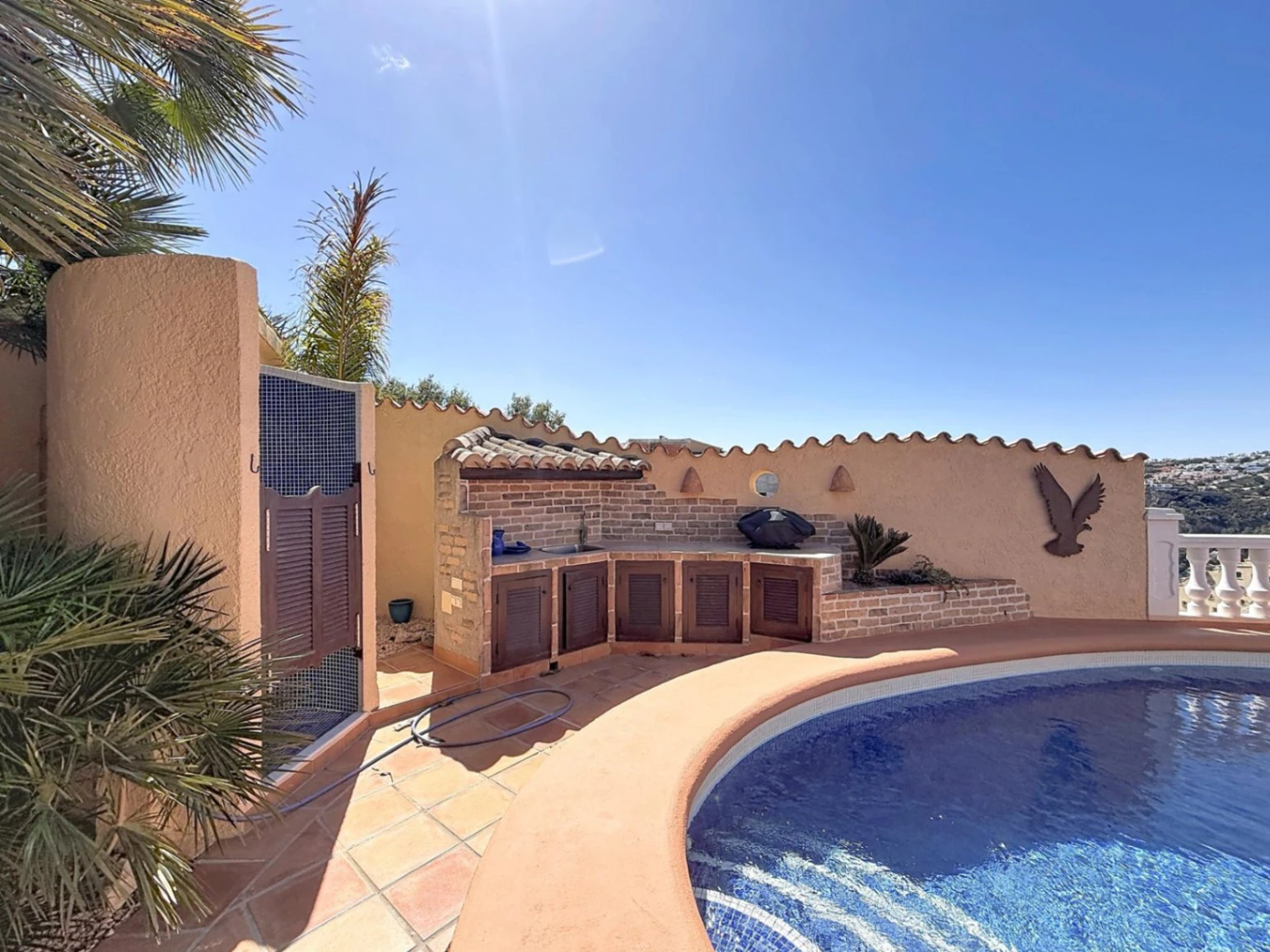 Cumbre del Sol villa with spectacular views of the sea and cliffs.