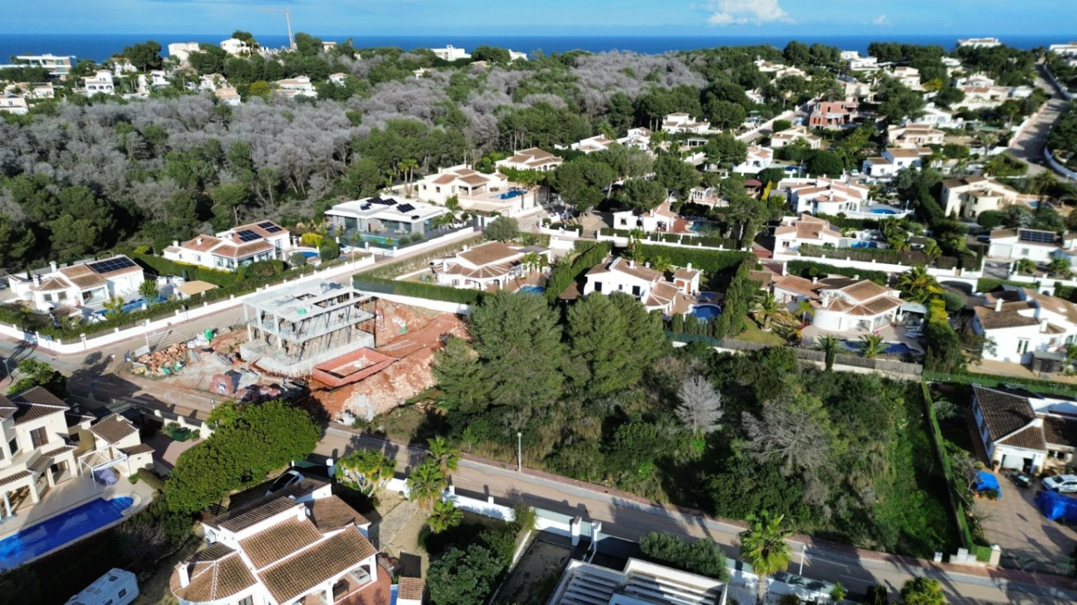 Plot for Sale in La Cala, Jávea – 1078 m² with Build Potential of 323 m² and Private Pool