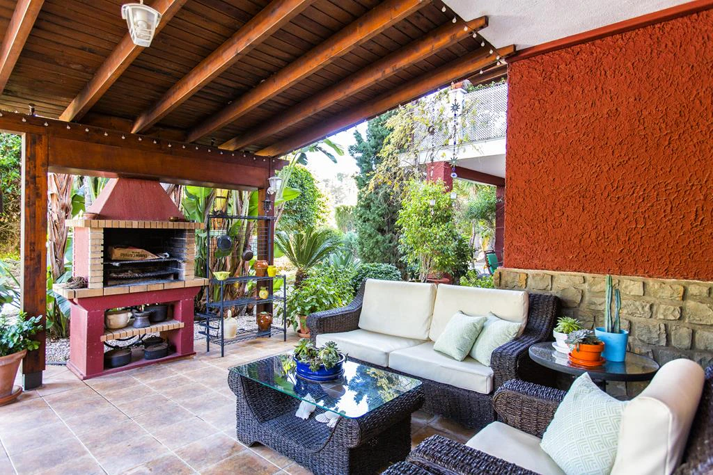 Villa with 2950 m² plot just 700 m from Marineta Cassiana, Dénia