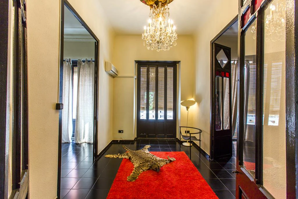Two-storey town house with extensive interior patio, Dénia
