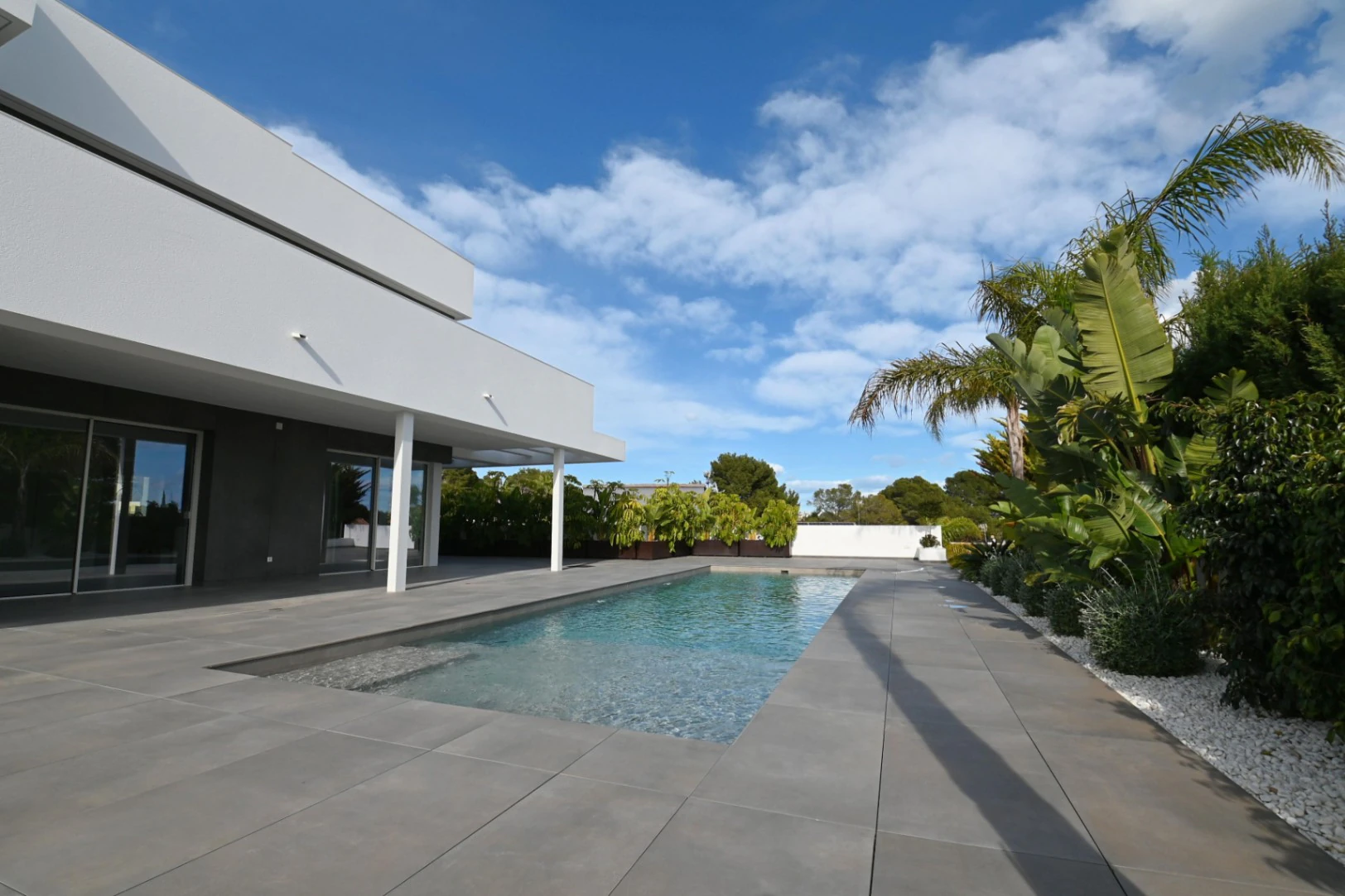 Luxe villa met zeezicht te koop in Moraira