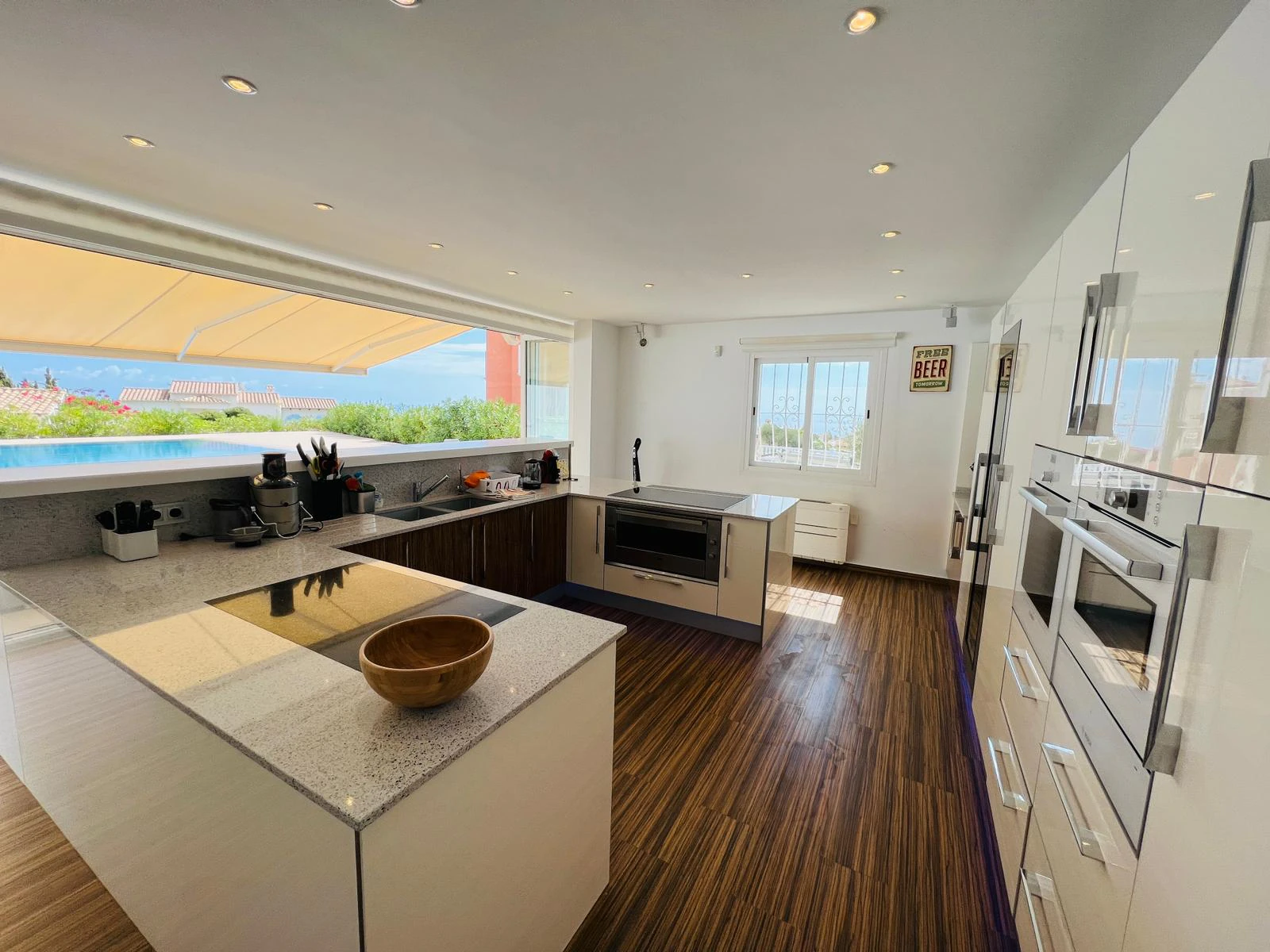 Prachtige luxe villa met uitzicht op zee