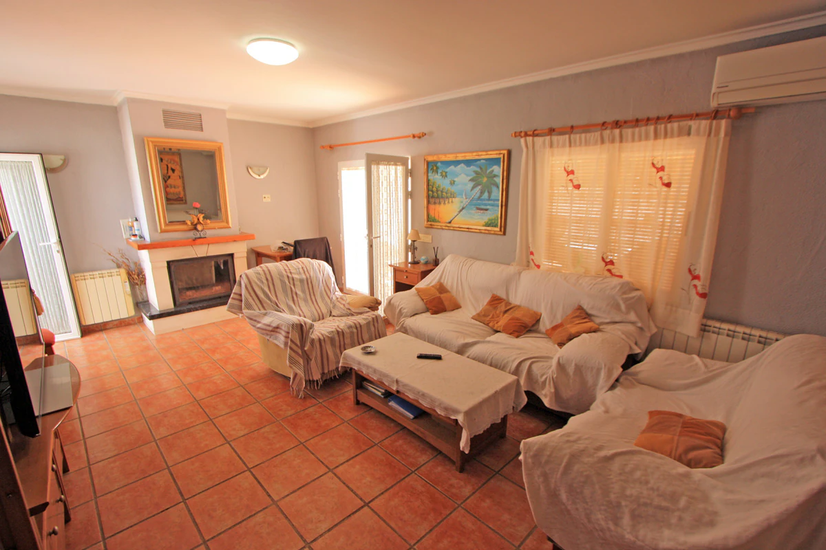 TOWNHOUSE - BUNGALOW WITH OWN PLOT 350 M FROM THE BEACH IN DÉNIA