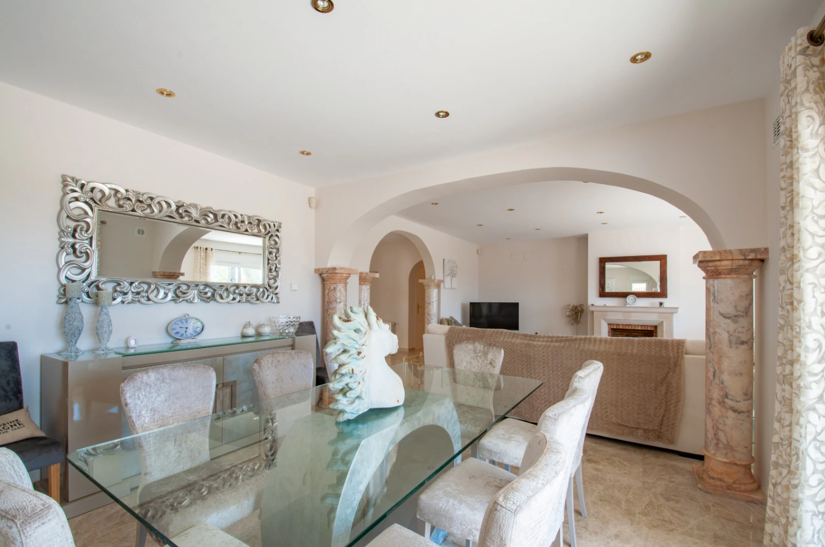 Grande villa élégante avec vue sur la mer à vendre à Moraira