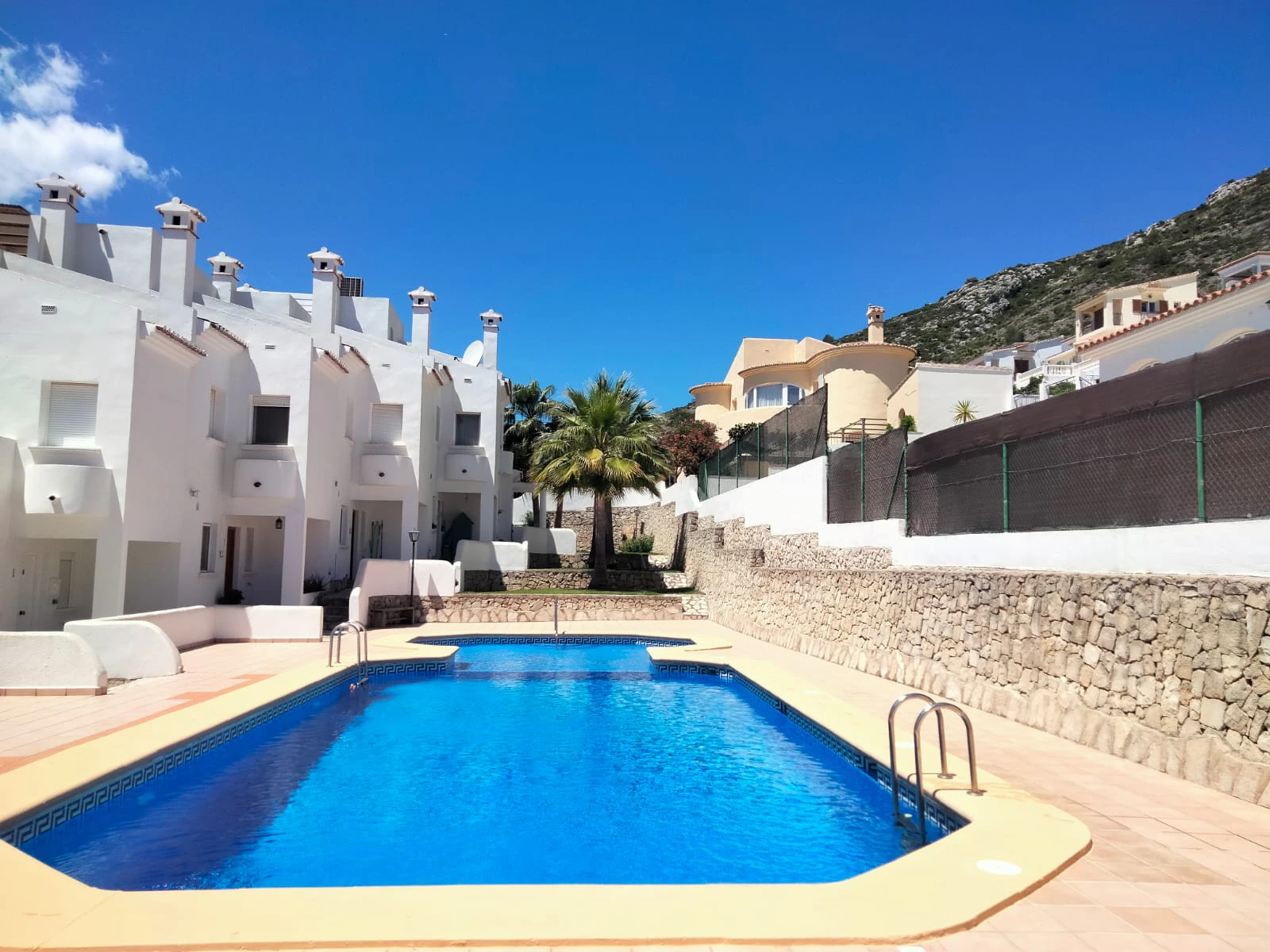Bungalow à vendre avec des vues spectaculaires à Jalón