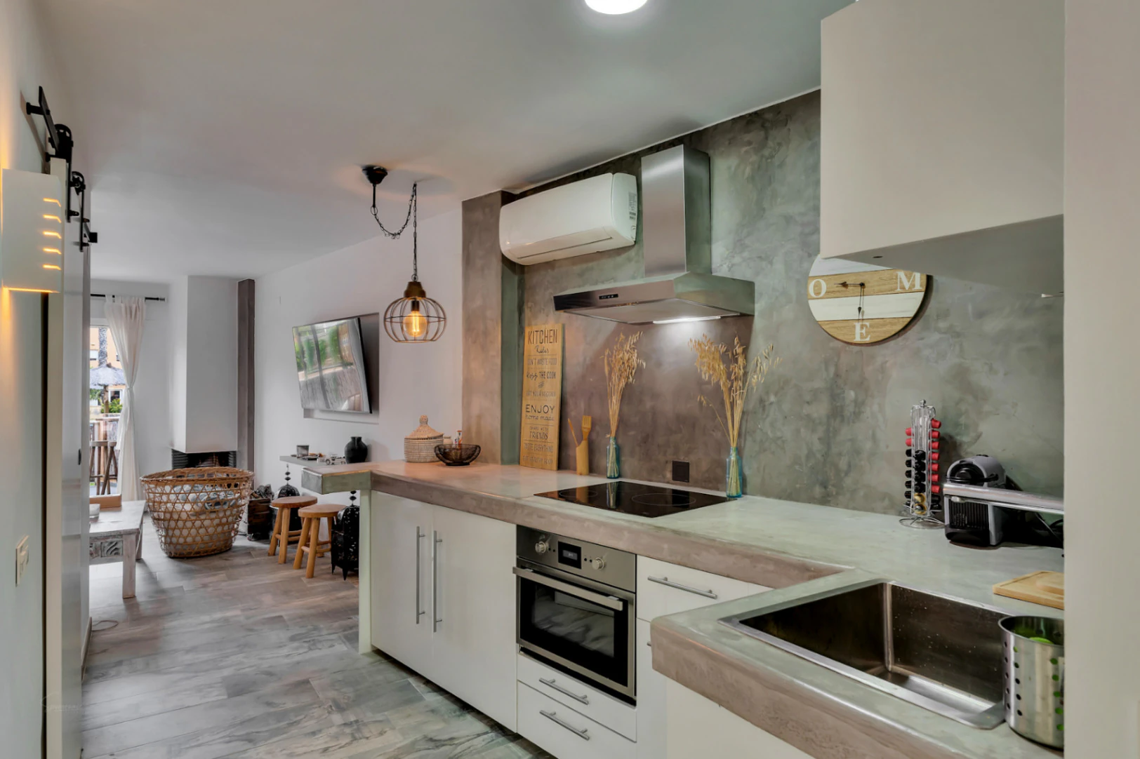 Renovated apartment with pool near the sea.