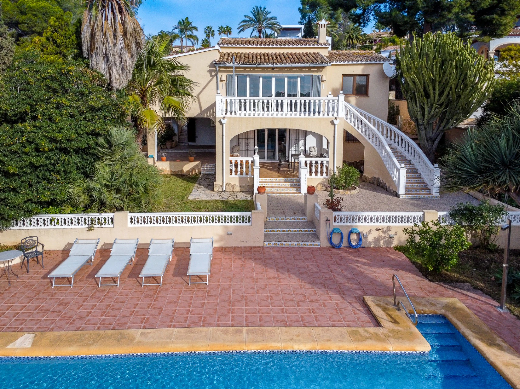 Villa con vista al mar en venta en Moraira, a poca distancia del centro