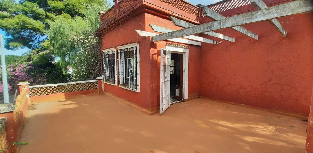 VILLA WITH 3 HOUSINGS TO REFORM IN LAS ROTAS, DÉNIA