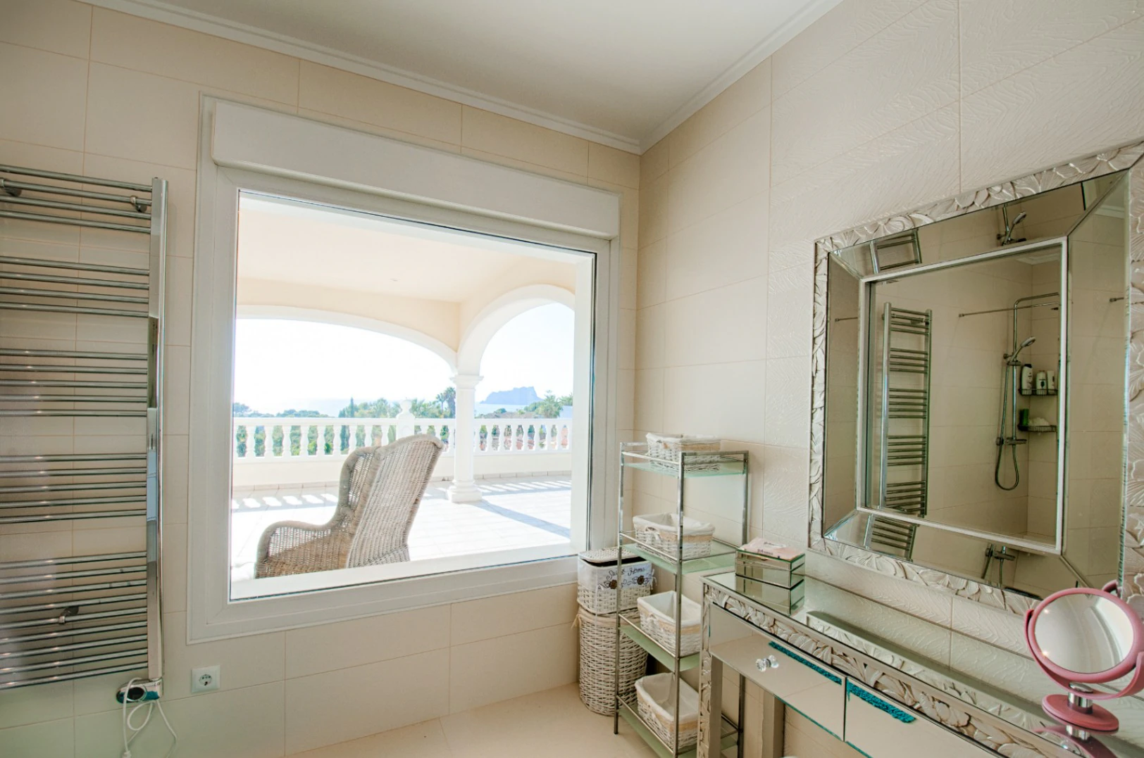 Grande villa élégante avec vue sur la mer à vendre à Moraira