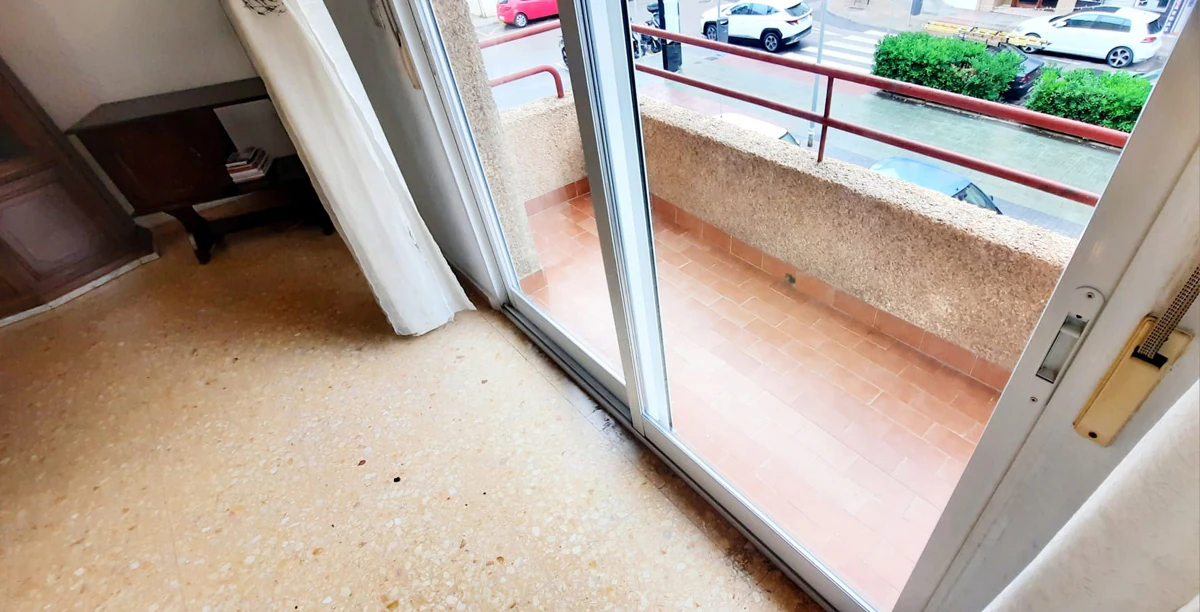 GRAN PISO CON 2 ENTRADAS EN EL CASCO URBANO DE DÉNIA