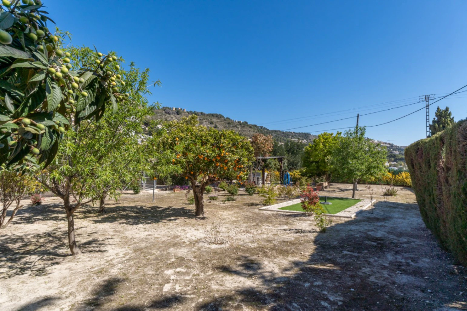Villa a la venta a pocos metros del casco antiguo de Jávea con vistas al mar