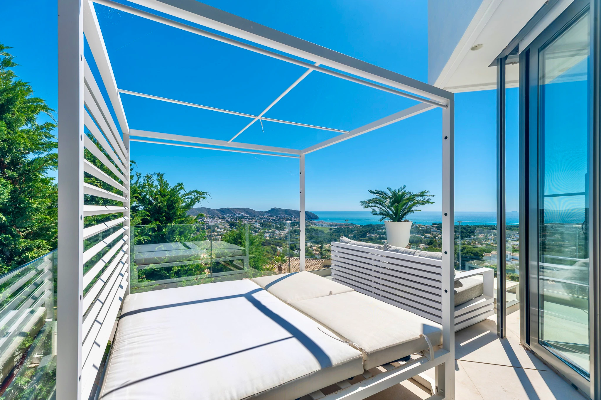 Außergewöhnliche Luxusvilla in Moraira – Wo Design, Technologie und Meerblick aufeinandertreffen