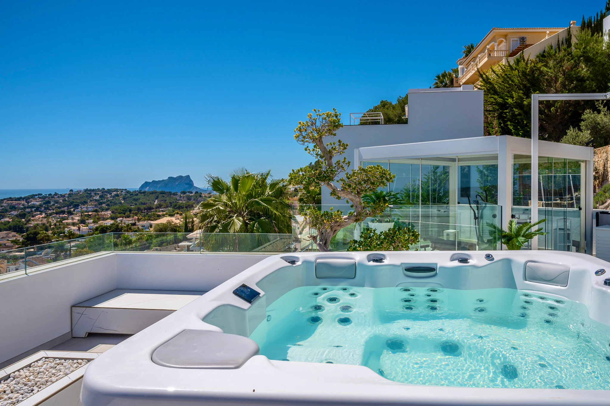 Außergewöhnliche Luxusvilla in Moraira – Wo Design, Technologie und Meerblick aufeinandertreffen