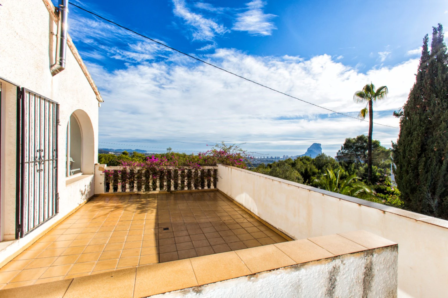 Sea view villa and additional plot for sale in Calpe