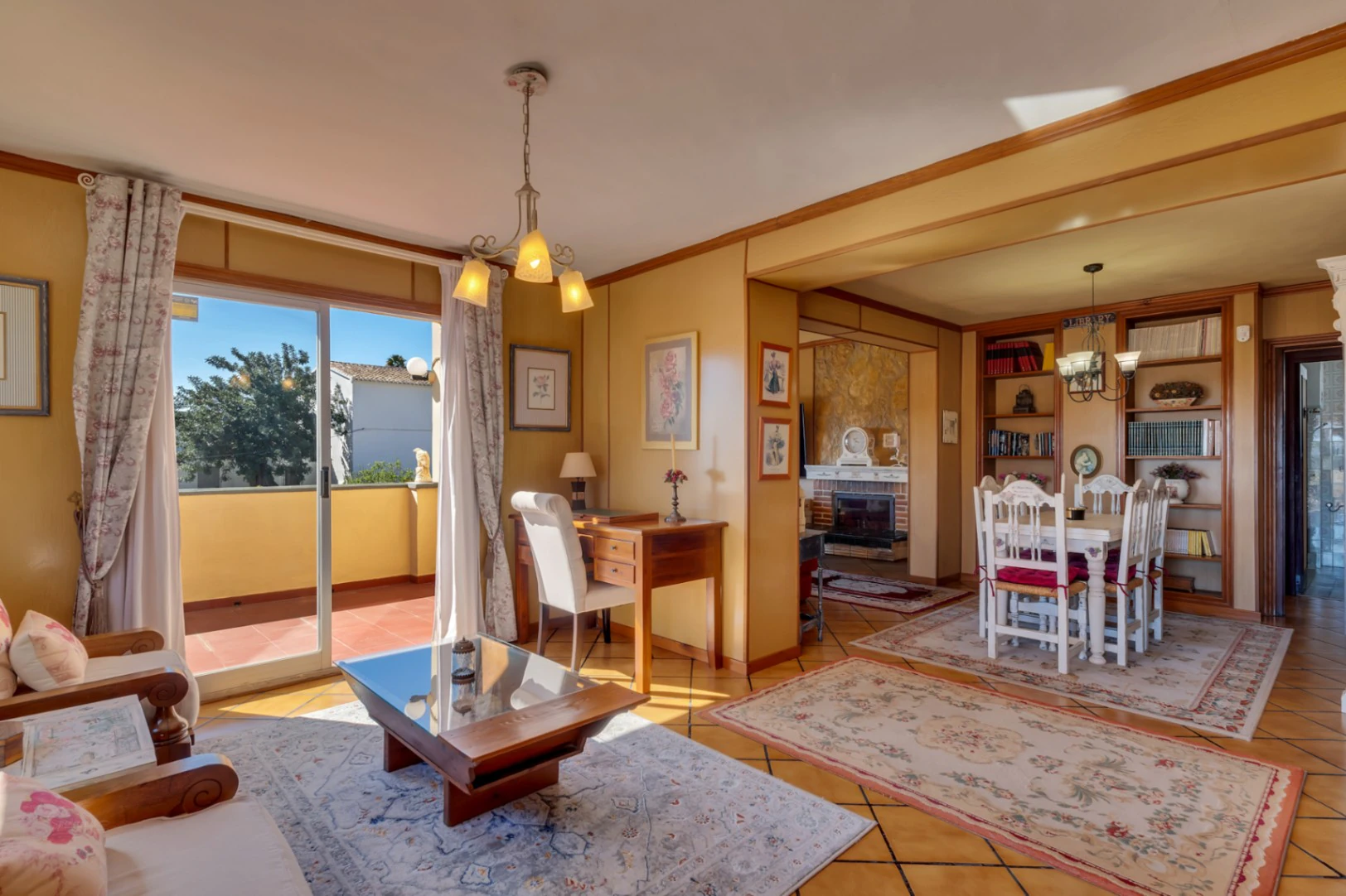 Villa a la venta a pocos metros del casco antiguo de Jávea con vistas al mar