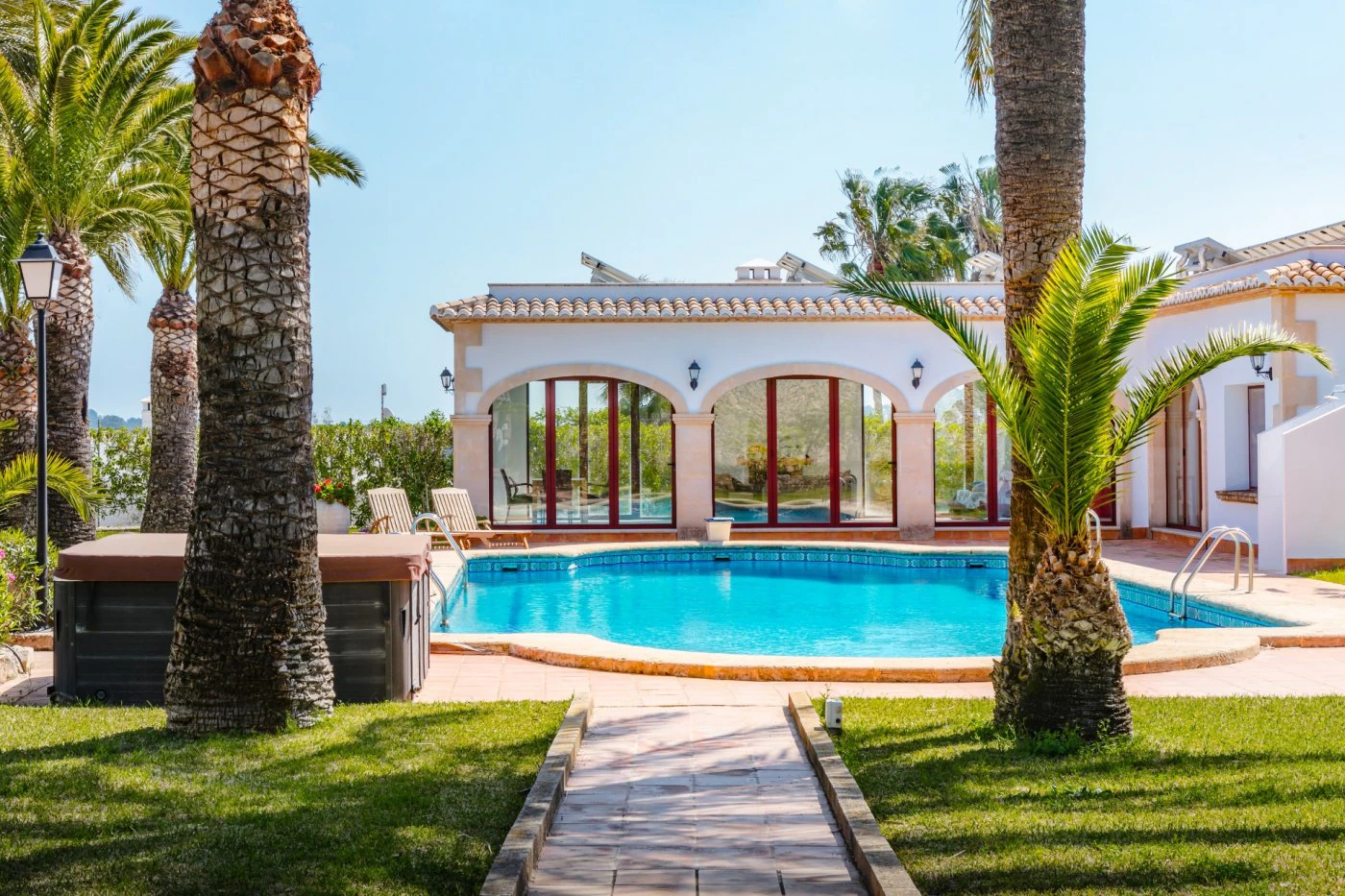 Grande villa avec maison d’hôtes à Jávea et terrain 5.835m2