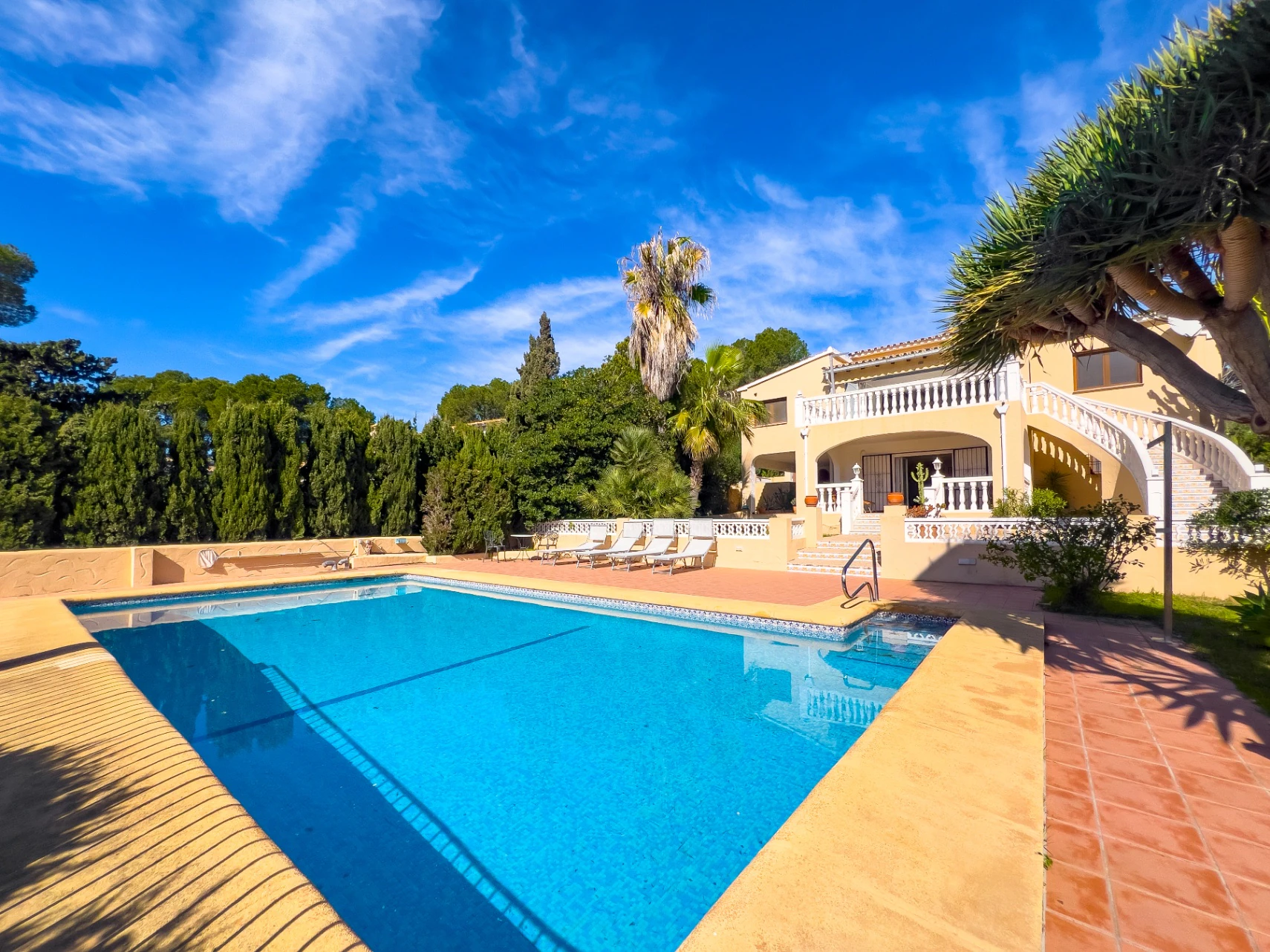 Villa con vista al mar en venta en Moraira, a poca distancia del centro