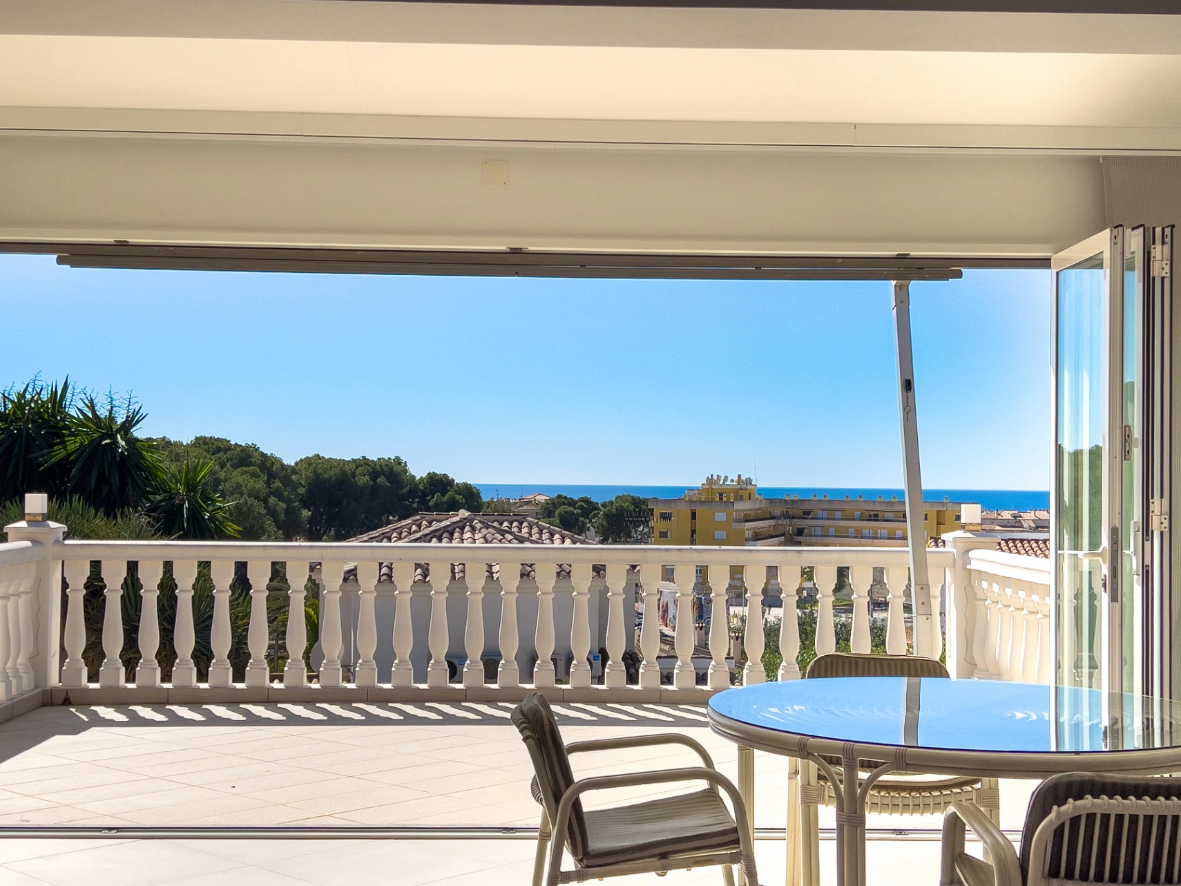 Villa con vista al mar en venta en Moraira, a poca distancia del centro