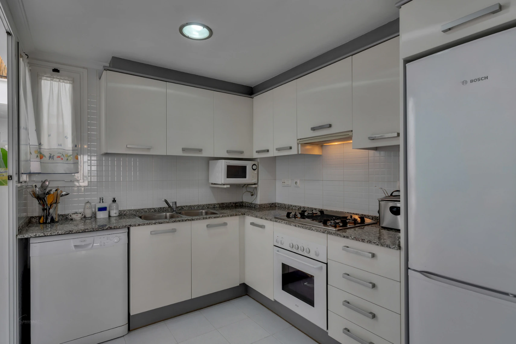 Apartment very close to the old town of Javea with parking.